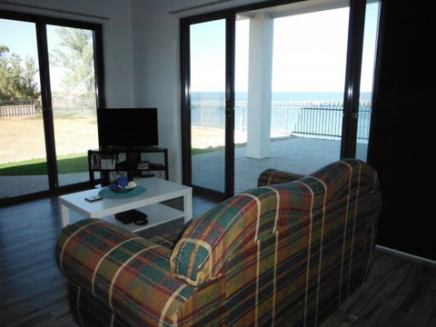 Coastal Getaway - Accommodation Australia 3