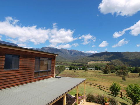 Mad On The Buckland - Accommodation Australia 5