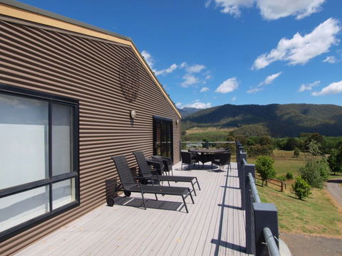 Mad On The Buckland - Accommodation Australia 1