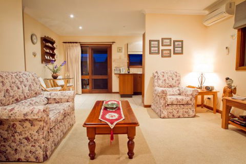 Camden Hillview - Accommodation Australia 3