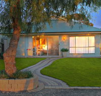 17 QED Lakehouse - Accommodation Australia