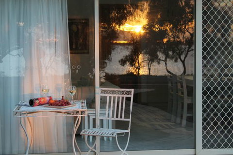 17 QED Lakehouse - Local Tourism 2