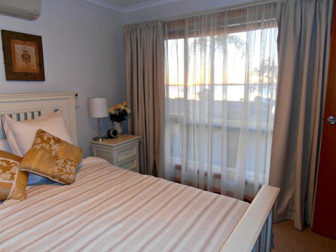 17 QED Lakehouse - Local Tourism 3