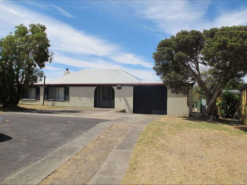Carthew Street Holiday Home - Accommodation Australia 0
