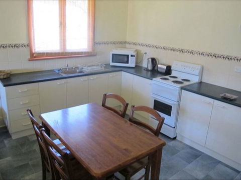 Ellison's Holiday Home - Accommodation Australia 1