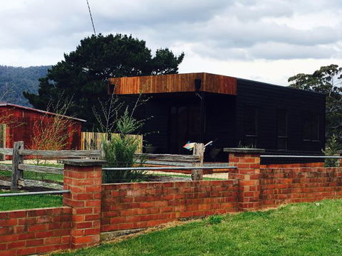 Farm Pod At Twamley Farm - Local Tourism 7
