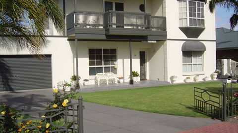 Glenelg Sea-Breeze B&B - Local Tourism 0