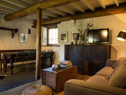 Farm Pod At Twamley Farm - Local Tourism 4