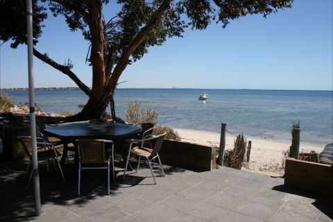 Undercurrent - Accommodation Australia 0