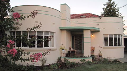 B&B Wodonga - Art Deco Accommodation - Accommodation Australia 0