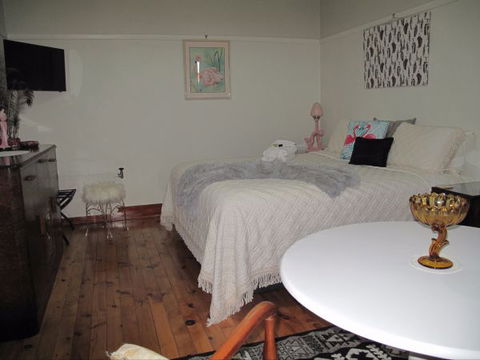 B&B Wodonga - Art Deco Accommodation - Accommodation Australia 2