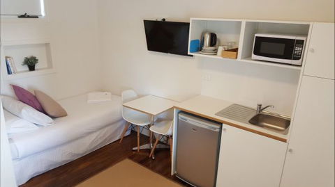 Belmont Palms Motel - Local Tourism 3