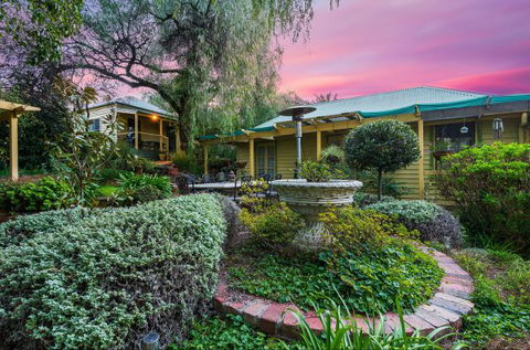 Bendigo Cottages Bed And Breakfast - Local Tourism 0