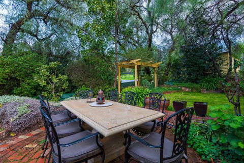 Bendigo Cottages Bed And Breakfast - Local Tourism 3