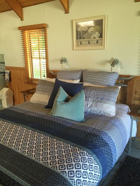 Colac Colac Caravan Park - Local Tourism 0