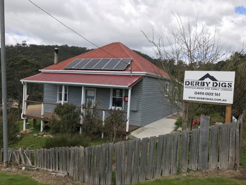 Derby Digs Cottage - Local Tourism 0