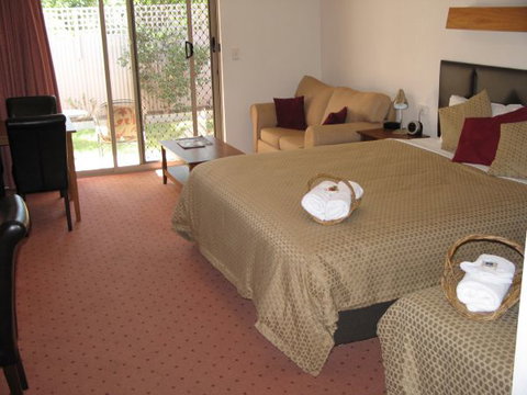 Golden Chain Wine Village Motor Inn - Accommodation Australia 1