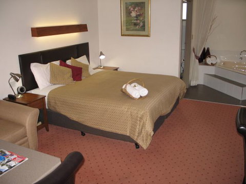 Golden Chain Wine Village Motor Inn - Accommodation Australia 2