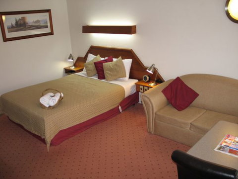 Golden Chain Wine Village Motor Inn - Accommodation Australia 6