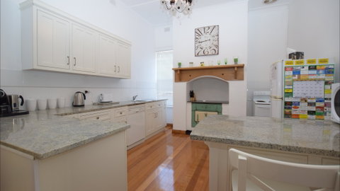 The Provincial Bed & Breakfast - Accommodation Australia 0