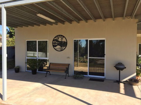 Lyreen's Apartment Bed And Breakfast - Accommodation Australia 4