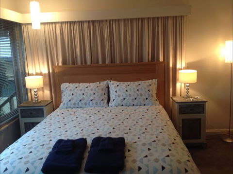 Queen Bee - Local Tourism 2