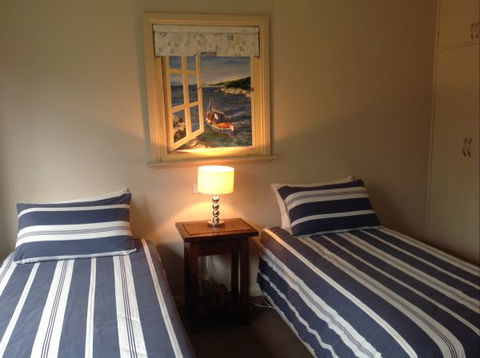 Queen Bee - Local Tourism 3