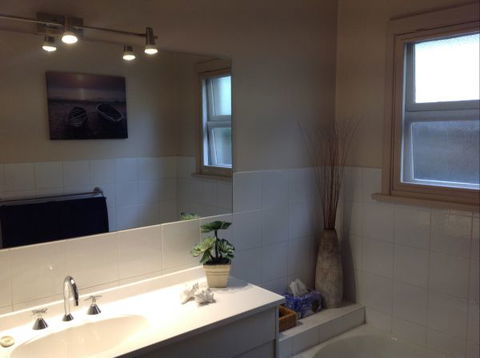 Queen Bee - Local Tourism 4