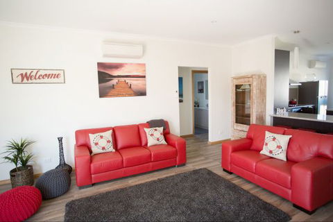 RED FIN Part Of BLUE FIN HOLIDAY HOMES - Accommodation Australia 0
