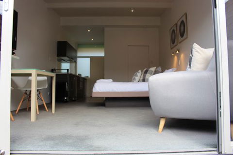 Sandy Bay Studio Apartment - Local Tourism 3