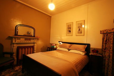 Shurdingtons Cottage - Accommodation Australia 3