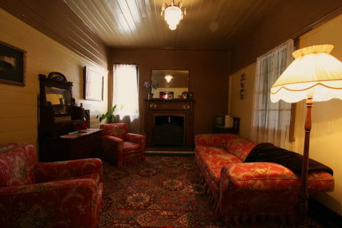 Shurdingtons Cottage - Accommodation Australia 4