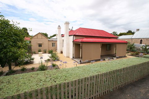 Shurdingtons Cottage - Accommodation Australia 6