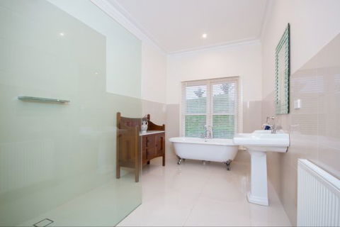 Shearer's Hill - Luxury Farm Stay - Australia Shopping 5