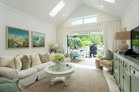Stylish Interiors In The Bay - Accommodation Australia 0