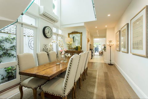 Stylish Interiors In The Bay - Accommodation Australia 2