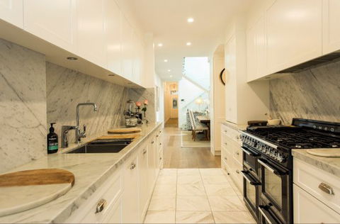 Stylish Interiors In The Bay - Accommodation Australia 4