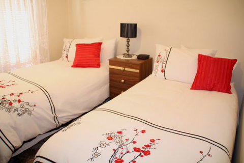 Sunset Retreat - Local Tourism 4