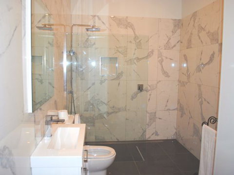 Sublime Spa Apartments On Murphy - Local Tourism 5