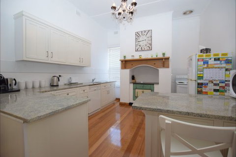 The Provincial Bed & Breakfast - Accommodation Australia 1