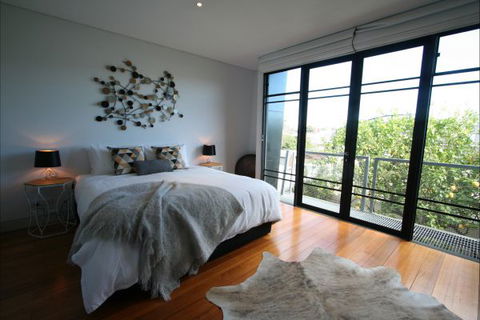 Two Five Zero / Richmond - Local Tourism 0