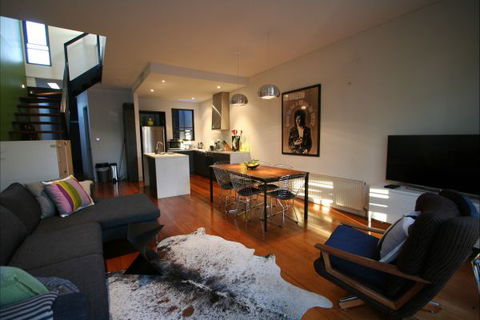 Two Five Zero / Richmond - Local Tourism 1