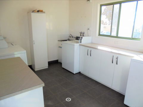 Wagga Wagga Tourist Park - Accommodation Australia 5