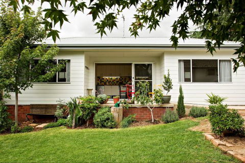 Young Garden Retreat - Accommodation Australia 0
