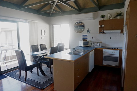 6 Point Lookout Beach Resort - Local Tourism 3