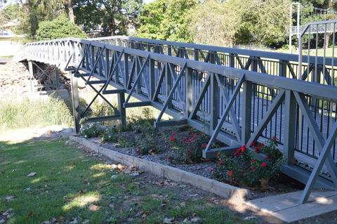 Adelong Golden Gully Caravan Park - Local Tourism 3
