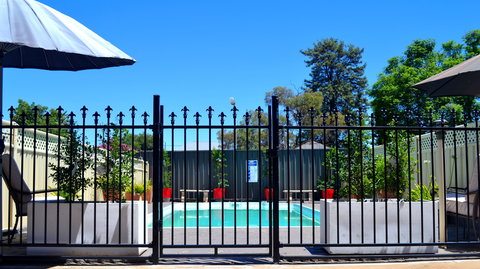 All Settlers Motor Inn - Australia Shopping 1