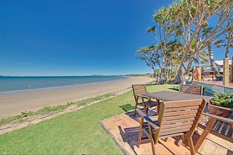 Beachfront Zilzie Holiday Home And Cottage - Accommodation Australia 0