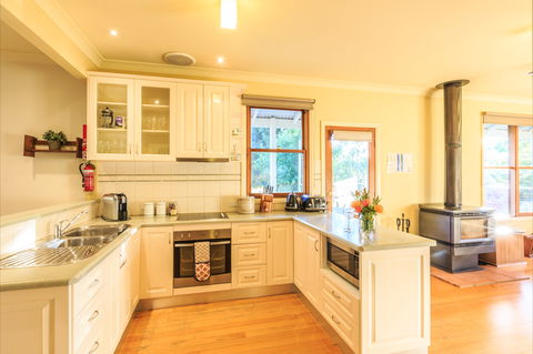 Country House Retreat - Local Tourism 1