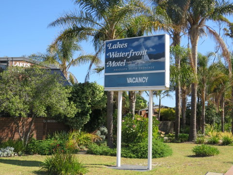 Lakes Waterfront Motel - Accommodation Australia 1